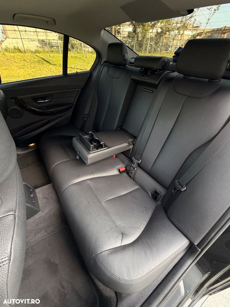BMW Seria 3 320d Luxury Line - 32
