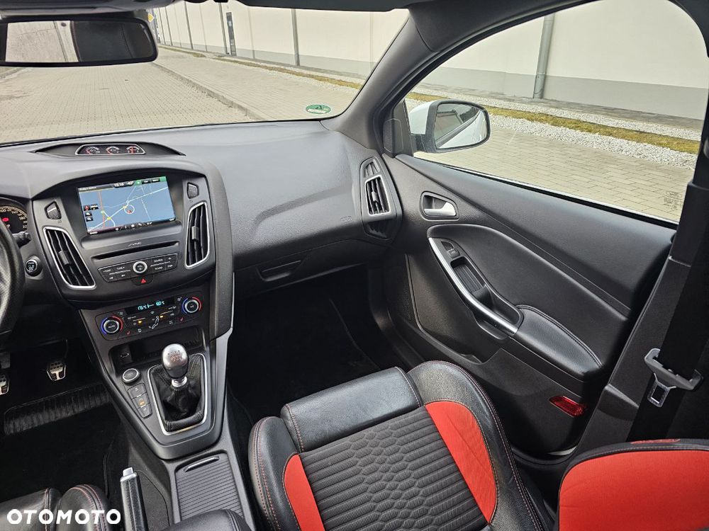 Ford Focus SW ST - 20