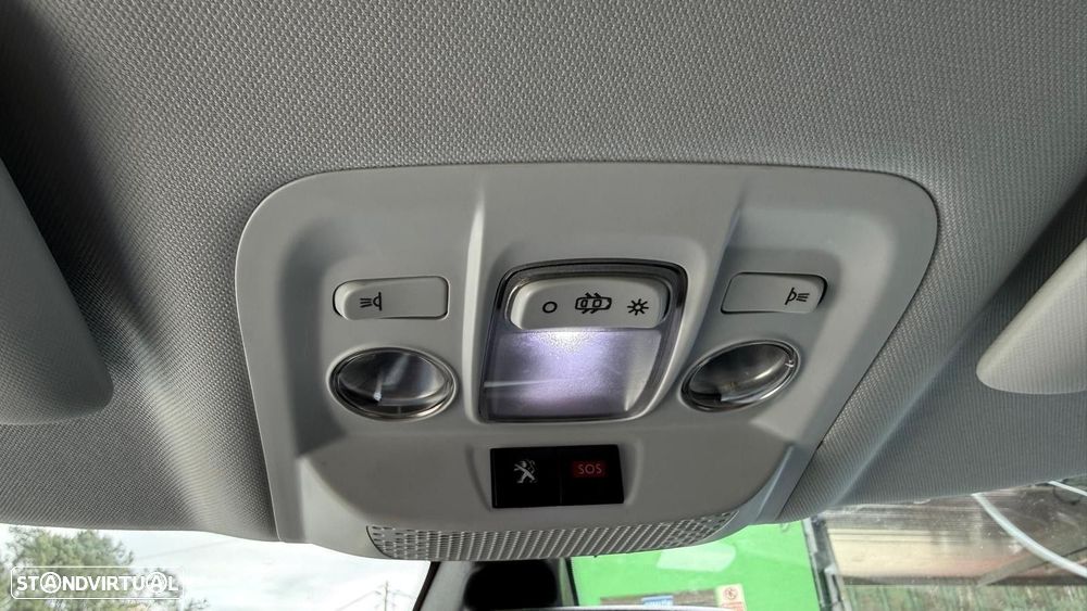 Peugeot 2008 1.2 PureTech Allure EAT6 - 26