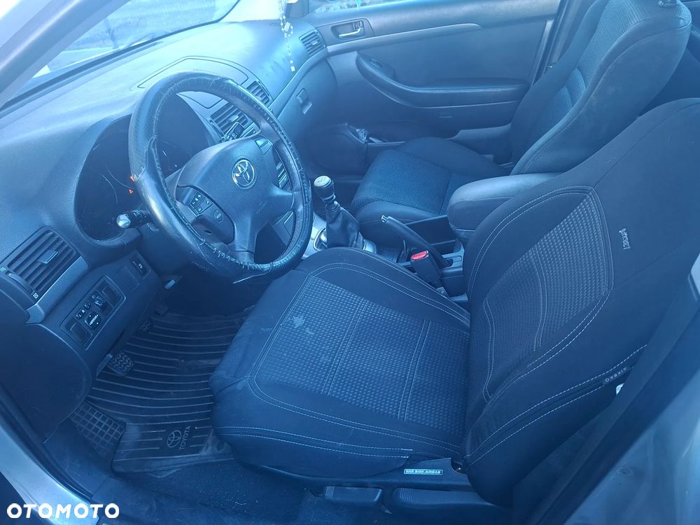 Toyota Avensis - 6