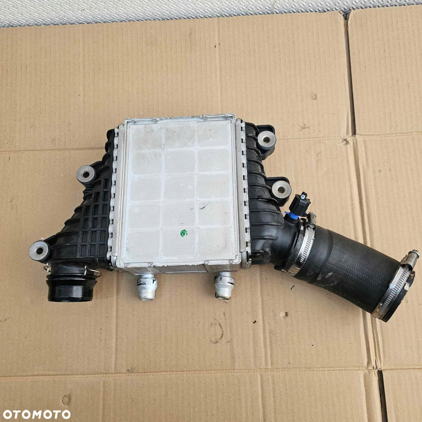 RANGE ROVER EVOQUE II 2,0D CHŁODNICA INTERCOOLER WODNY - 4