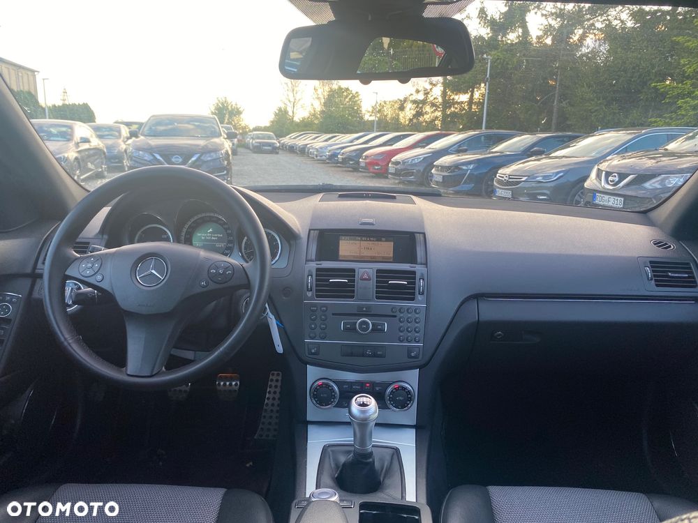 Mercedes-Benz Klasa C 180 CGI BlueEFFICIENCY Avantgarde - 34