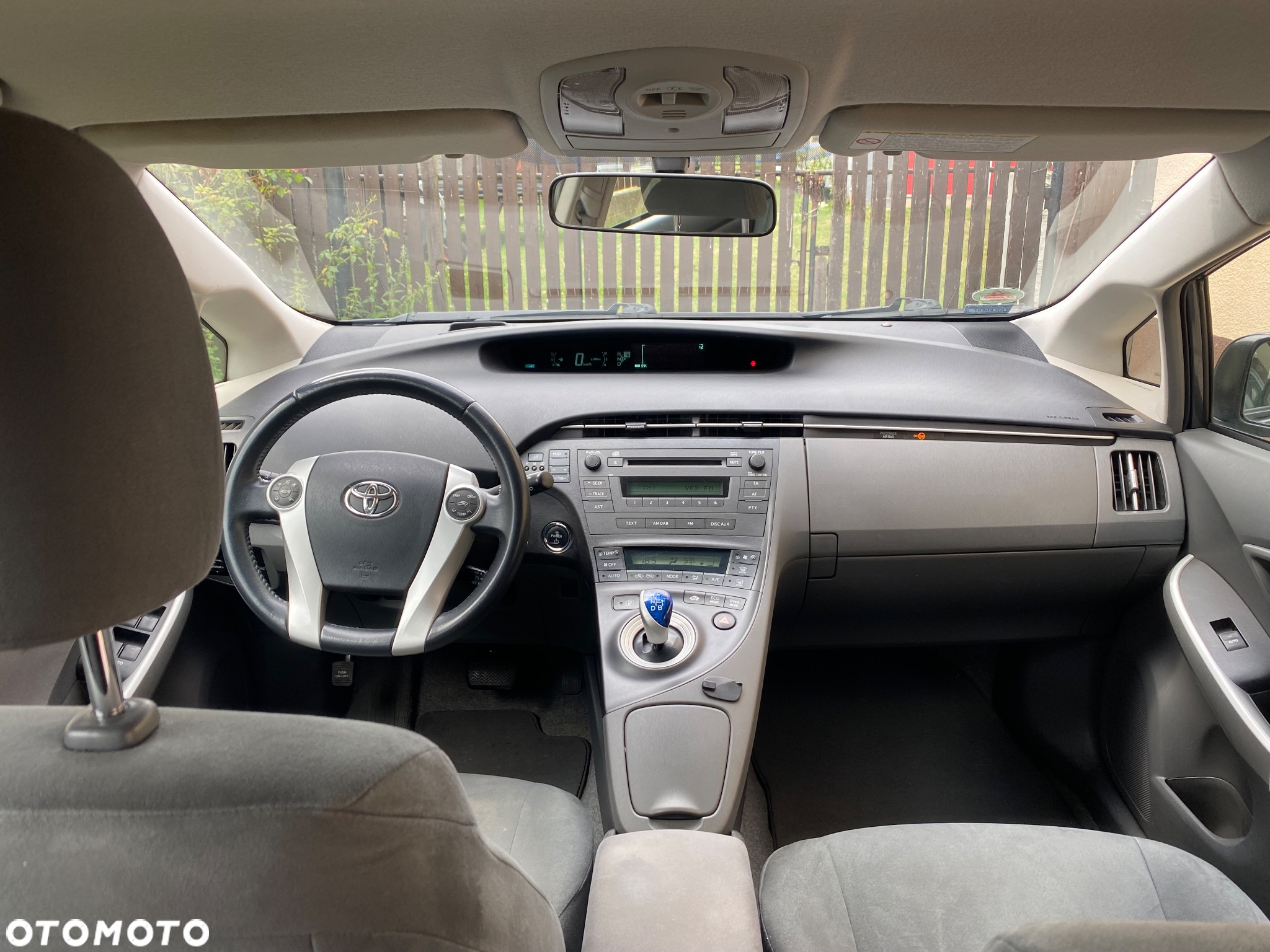 Toyota Prius (Hybrid) - 16