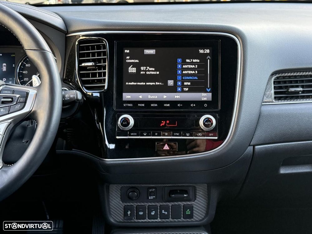 Mitsubishi Outlander 2.4 Intense - 32