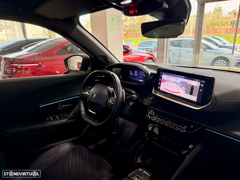 Peugeot 2008 PureTech 130 EAT8 GT - 29