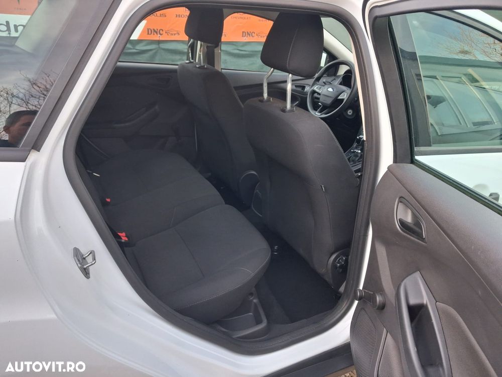 Ford Focus 1.5 TDCi DPF Start-Stopp-System Ambiente - 11