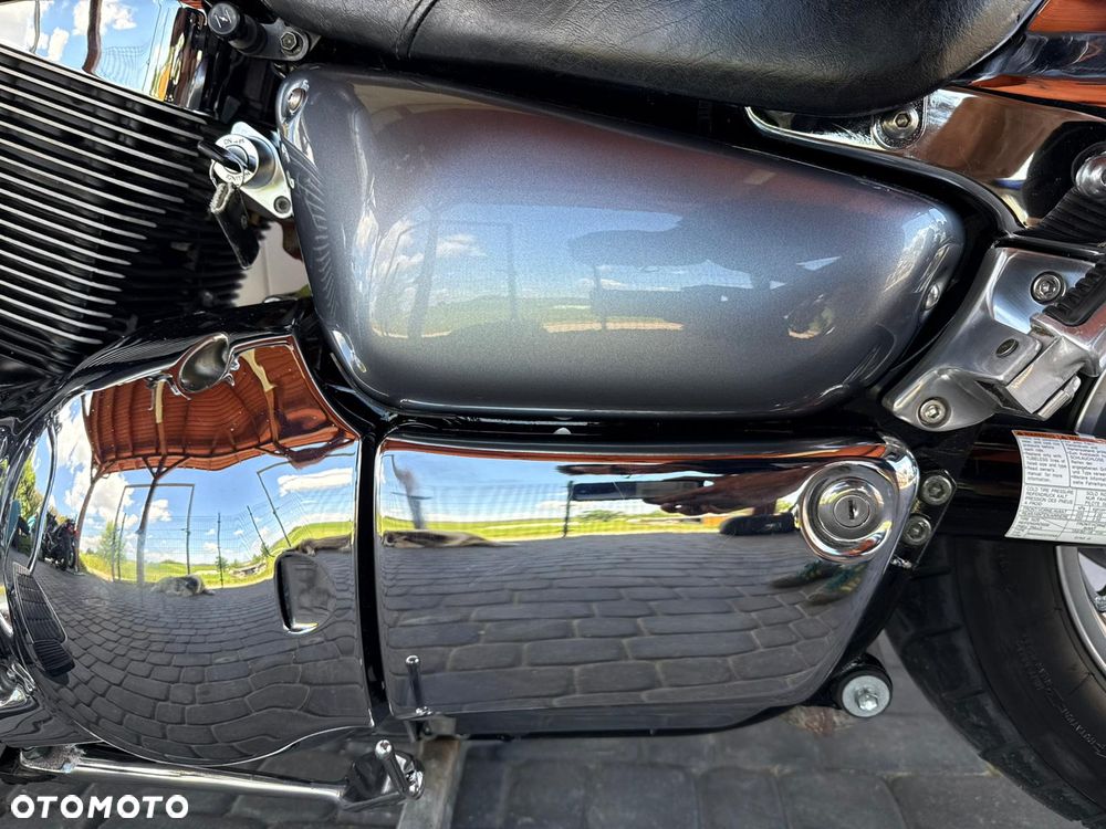 Suzuki Intruder - 19
