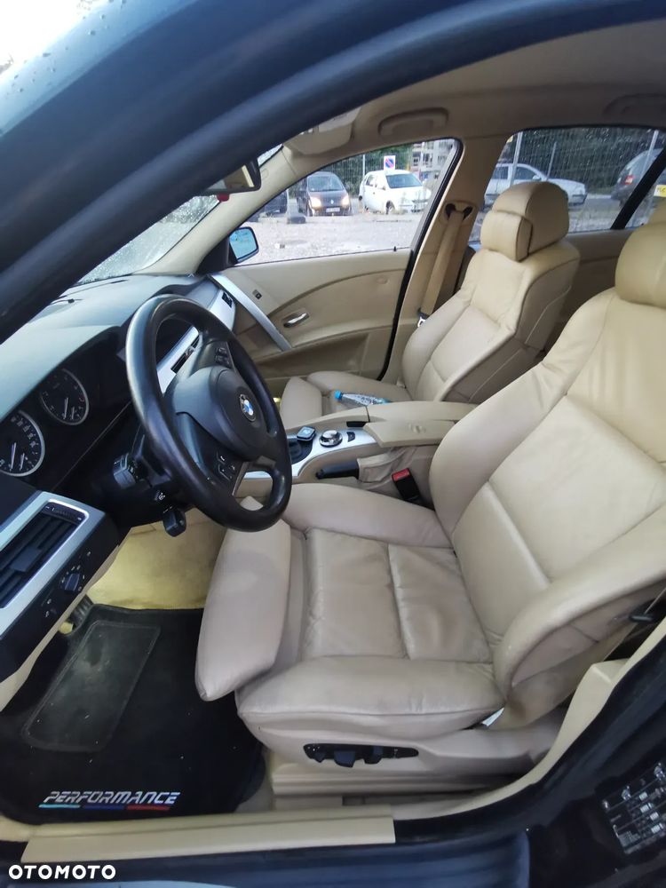 BMW Seria 5 545i - 21