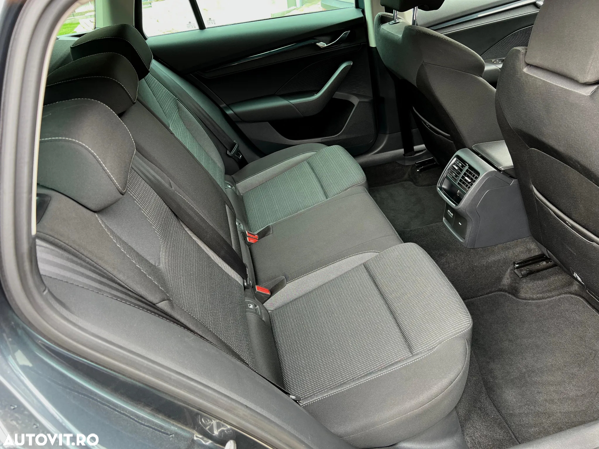Skoda Octavia Combi 2.0 TDI DSG Ambition - 14