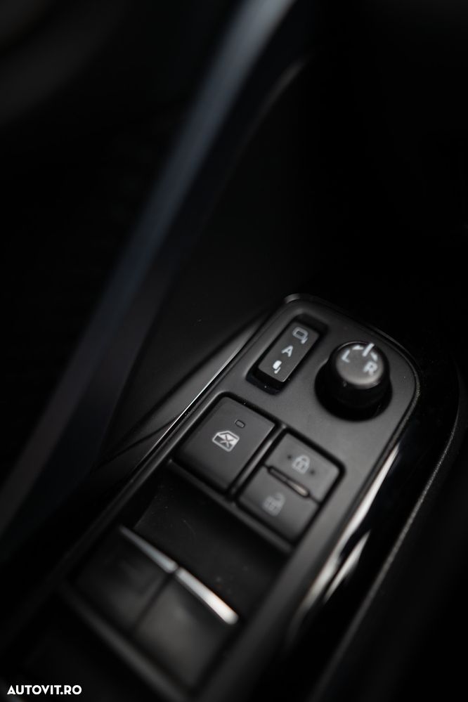 Toyota C-HR 2.0 HSD 184 CP 4x2 CVT C-ult Style - 26