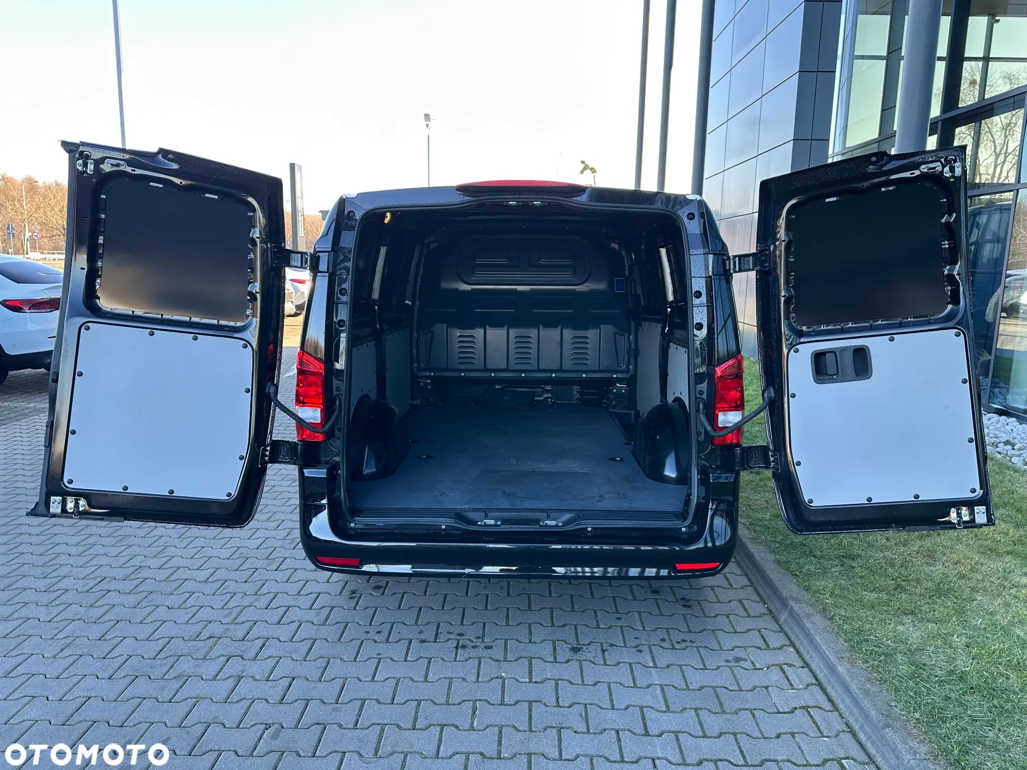 Mercedes-Benz eVito 112 Furgon Długi 3200 mm - 12