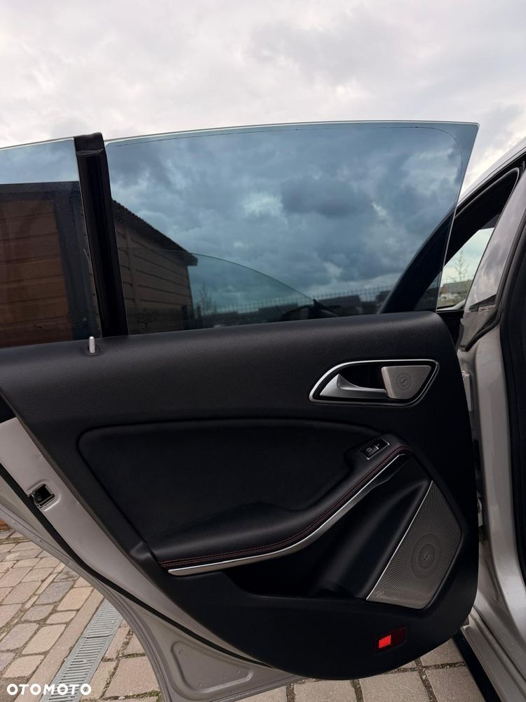 Mercedes-Benz CLA 200 7G-DCT AMG Line - 9