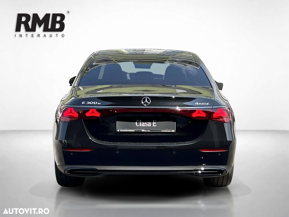 Mercedes-Benz E 300 4MATIC PHEV - 5