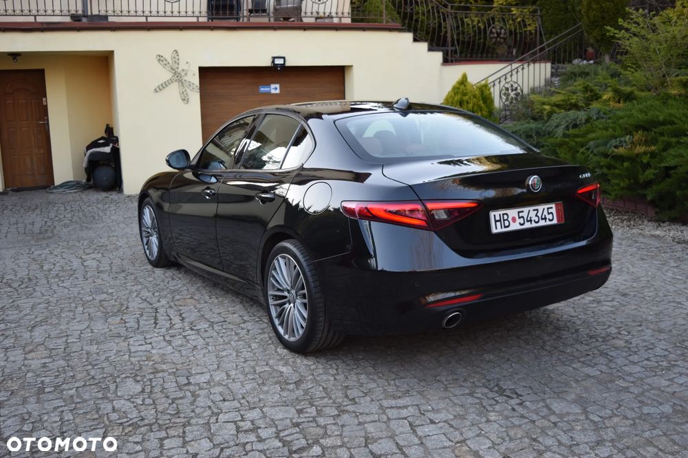 Alfa Romeo Giulia 2.2 AT8 Executive - 5