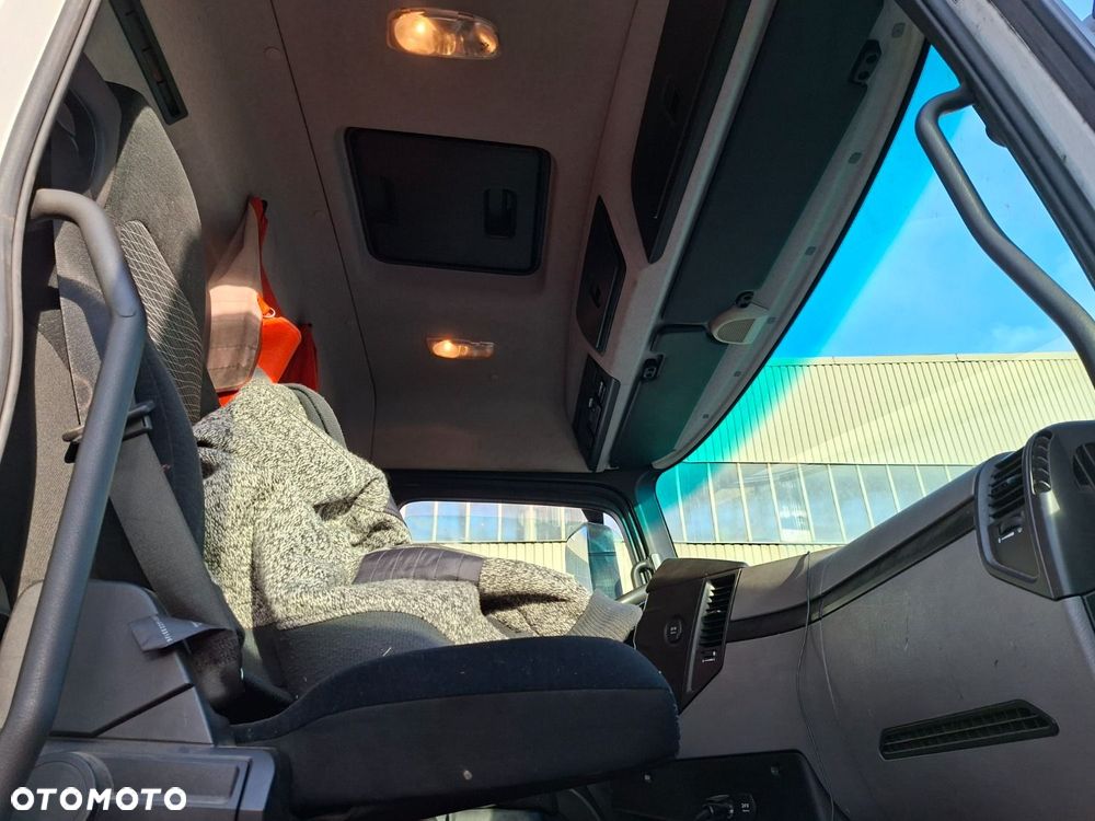 Versalift Antos 2533 L 6X2 - 25