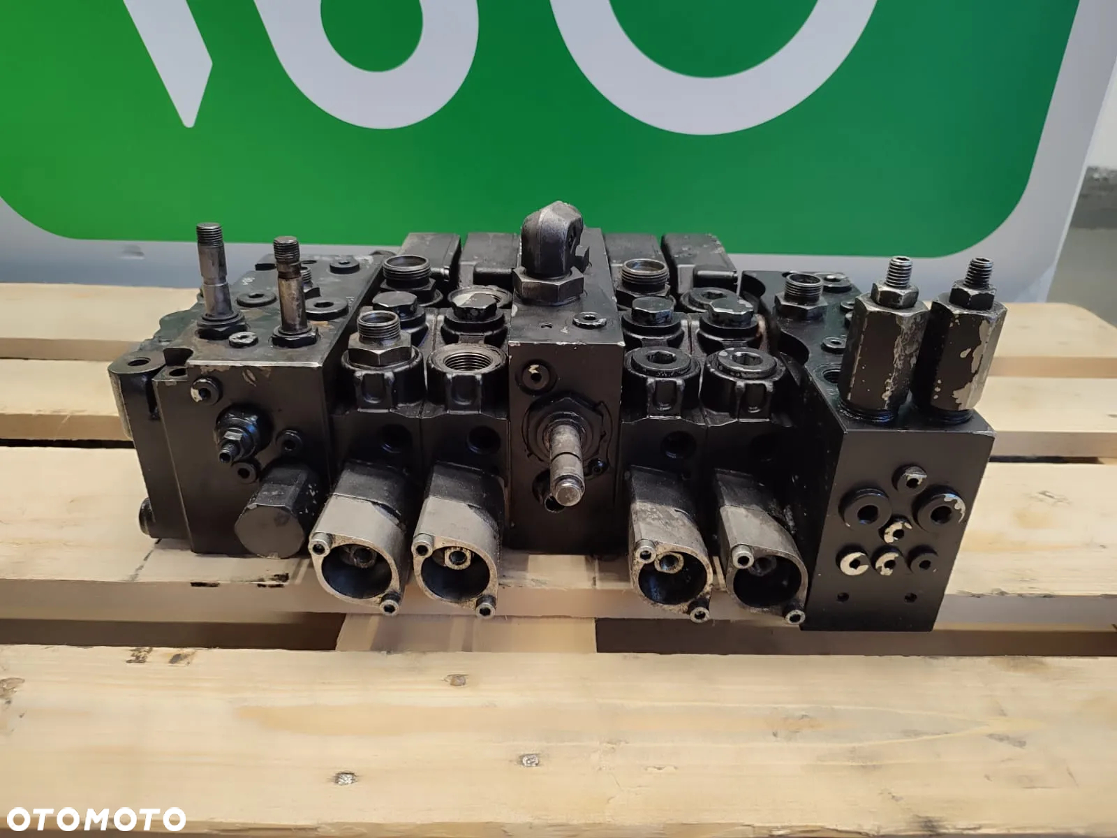 Rozdzielacz hydrauliczny BUCHER 52342209  TEREX 860 - 5