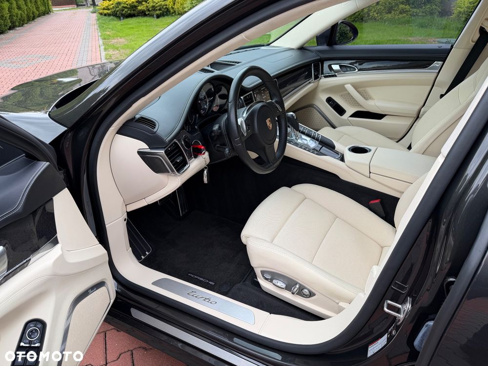 Porsche Panamera Turbo Executive - 29