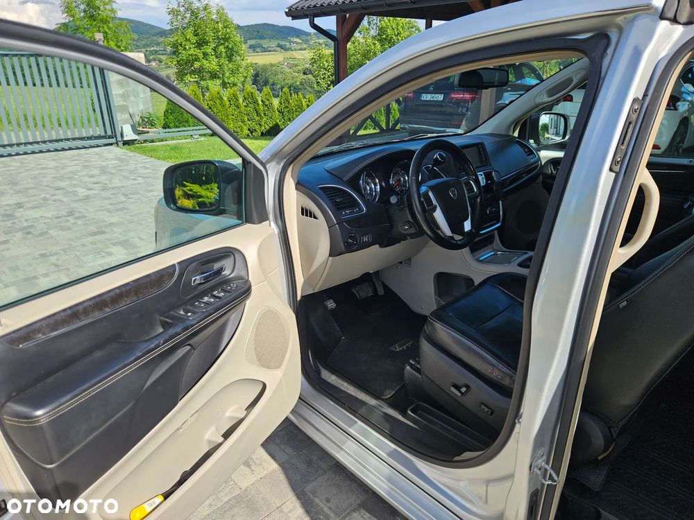 Lancia Voyager 2.8CRD Gold - 12