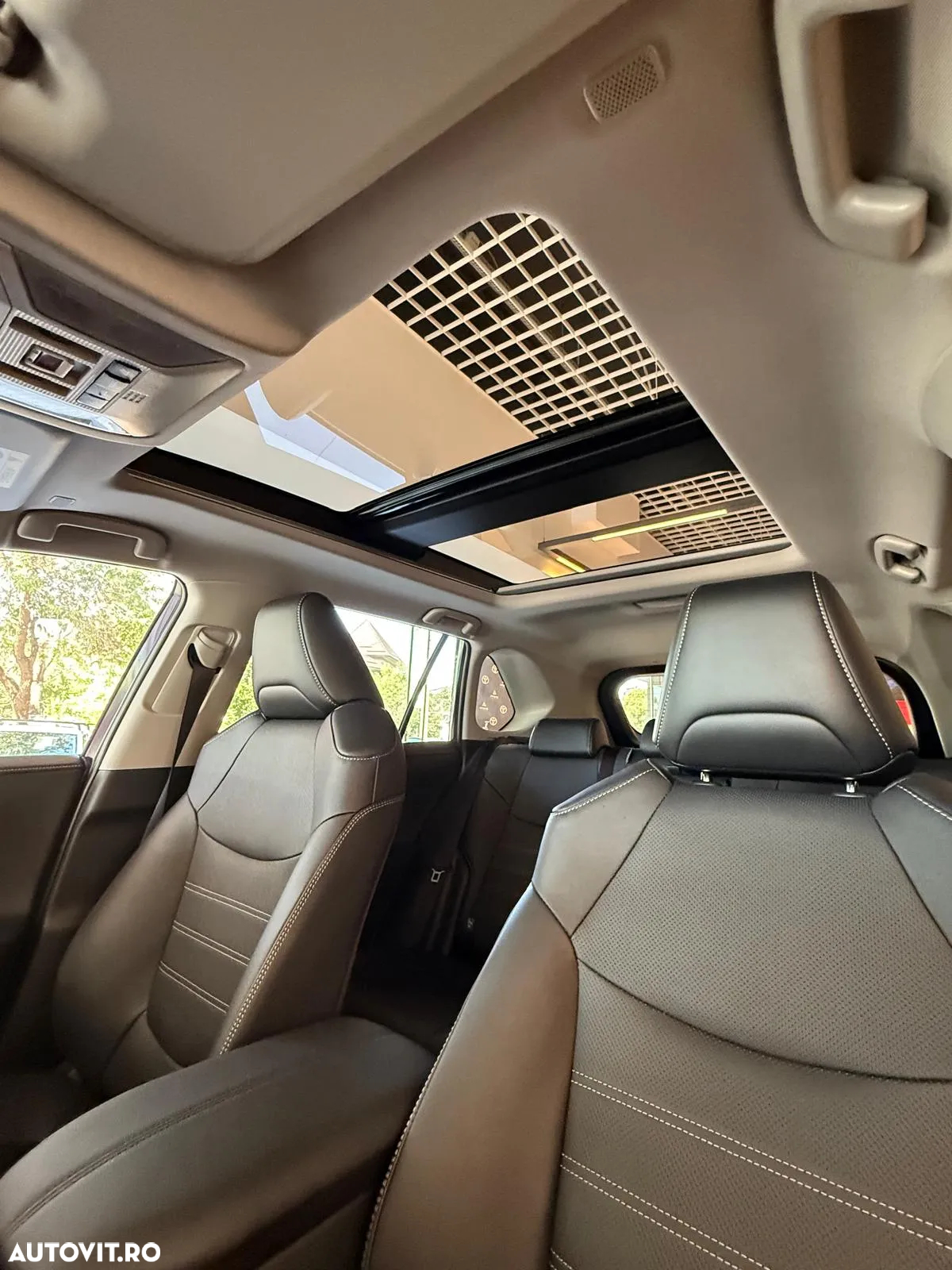 Toyota RAV4 2.5 Hybrid VVT-iE 4x4 Luxury Premium - 24