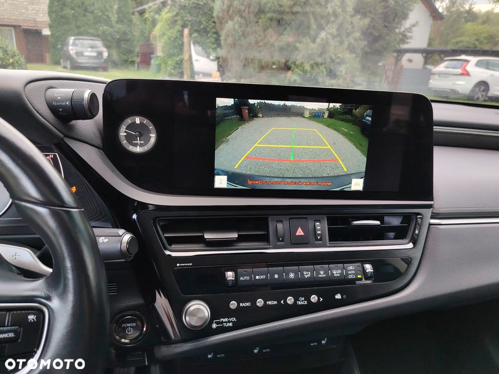 Lexus ES 300h Business Edition - 22