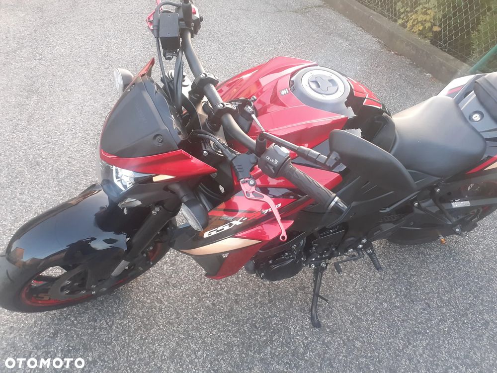 Suzuki GSX - 17