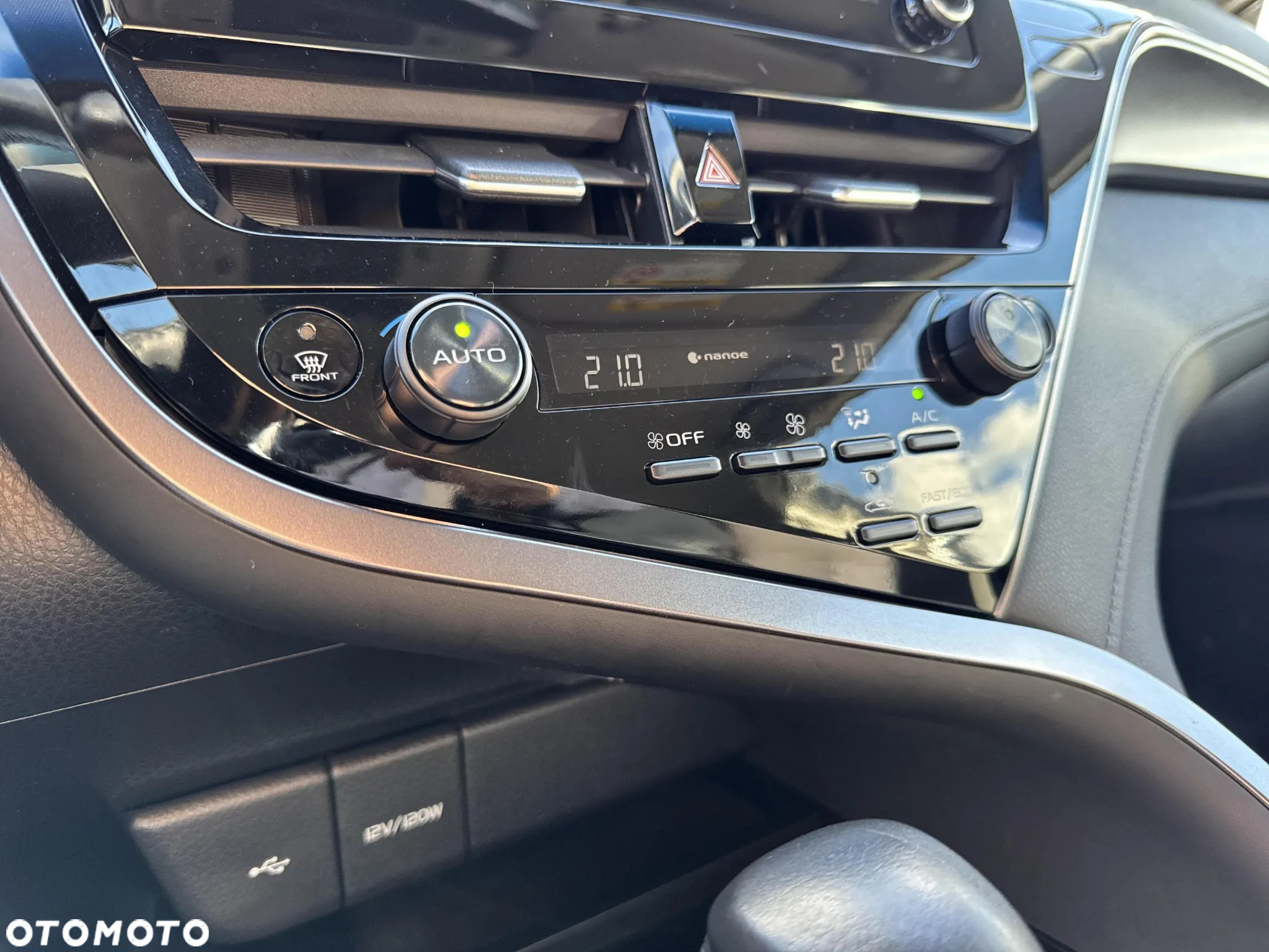 Toyota Camry 2.5 Hybrid Comfort CVT - 24