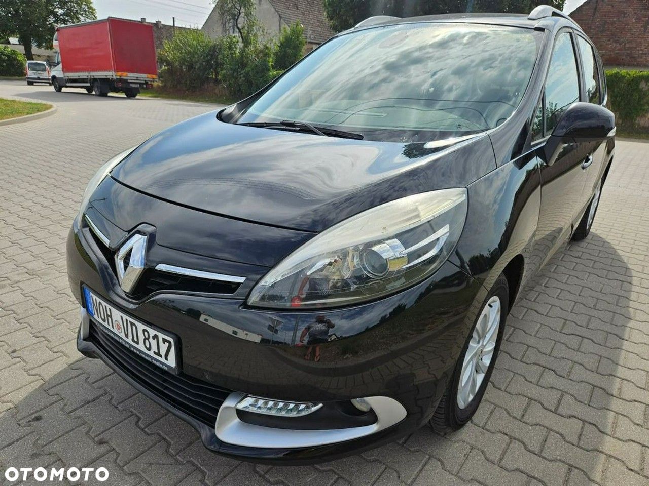 Renault Grand Scenic - 1