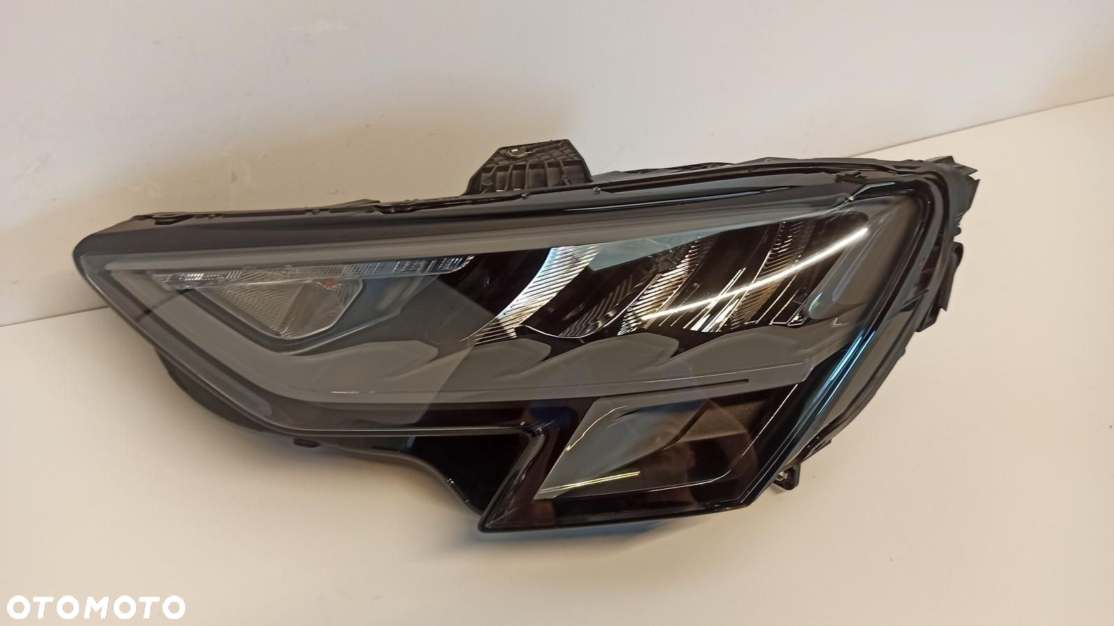 AUDI A3 8Y LAMPA LEWY PRZÓD 8Y0941011A RHD - 2