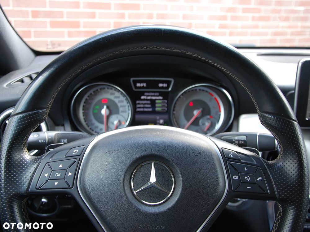 Mercedes-Benz CLA 220 CDI 7G-DCT AMG Line - 27