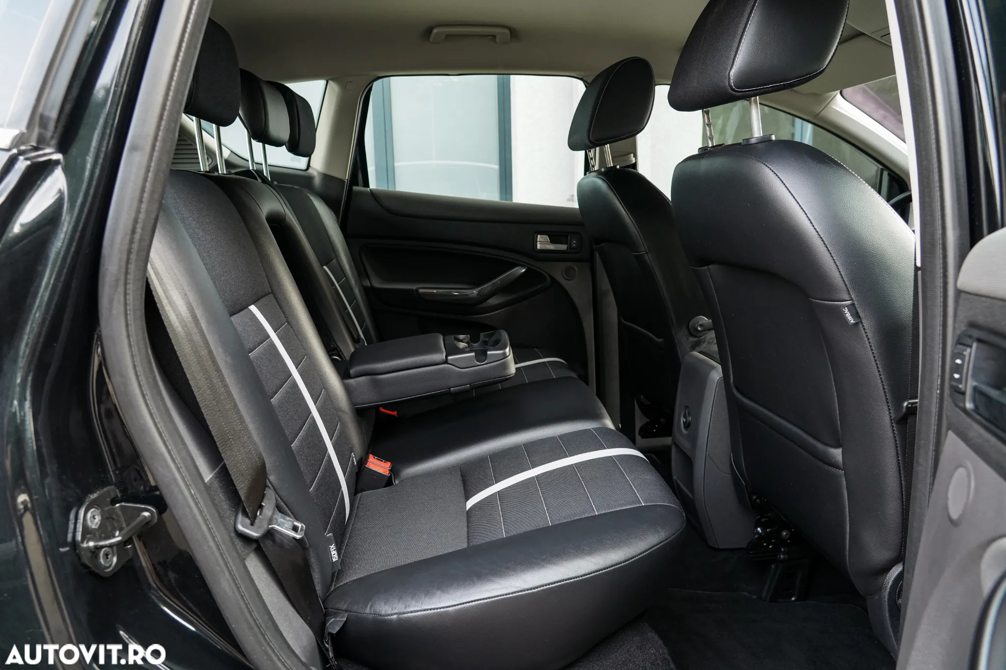 Ford Kuga 2.0 TDCi 4WD Powershift Titanium - 9