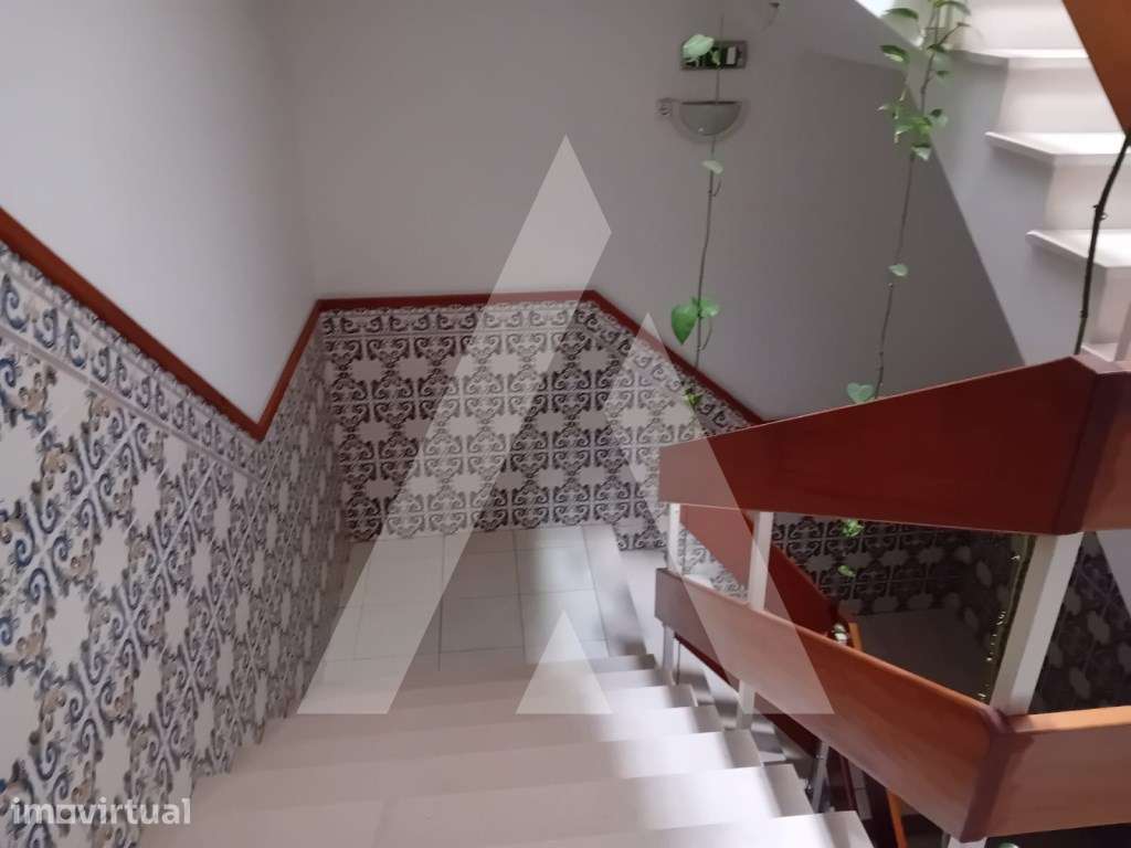 Apartamento T2 duplex na zona da Mamarrosa - Grande imagem: 2/23