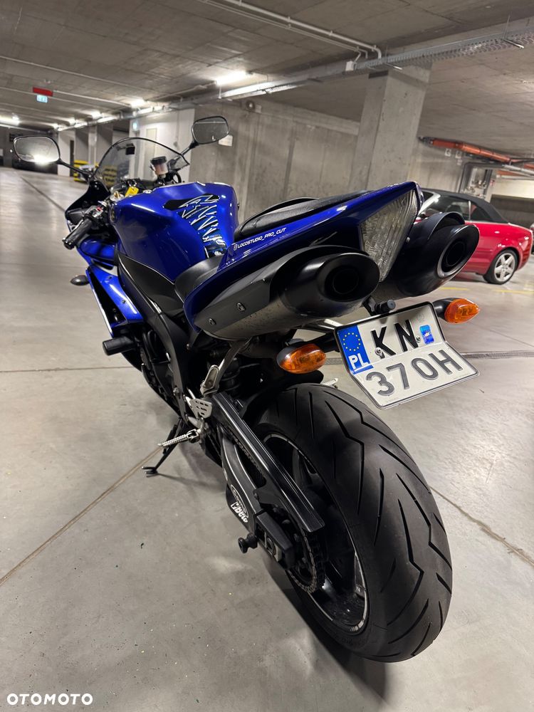 Yamaha R1 - 4