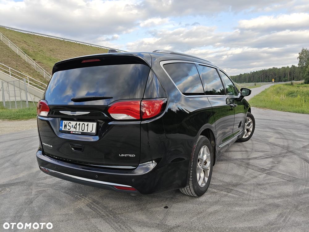 Chrysler Pacifica - 3