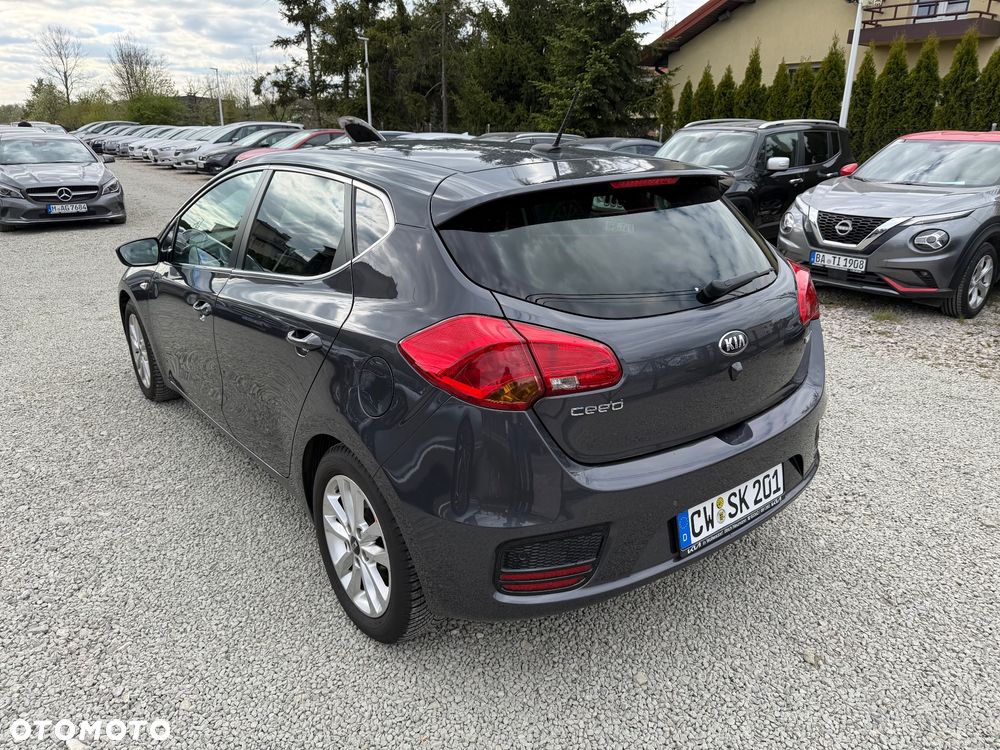 Kia Ceed 1.6 CRDi 136 ISG Dream-Team Edition - 4