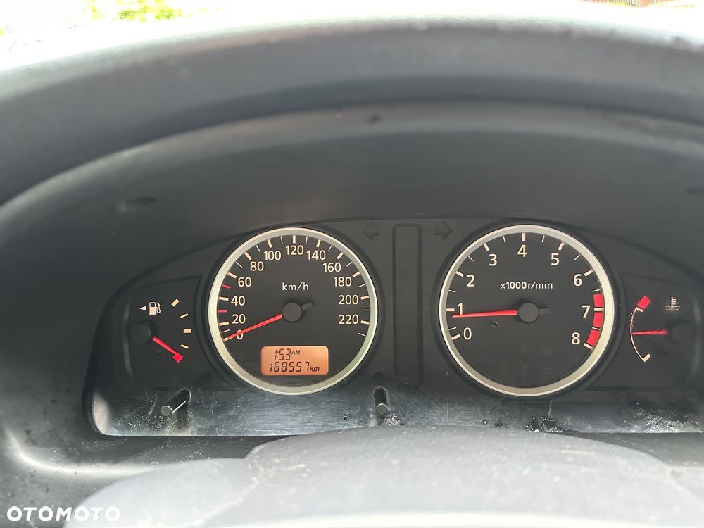 Nissan Almera 1.5 Base - 9