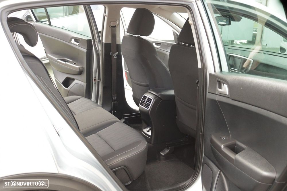 Kia Sportage 1.6 CRDi ISG MHEV Urban - 23
