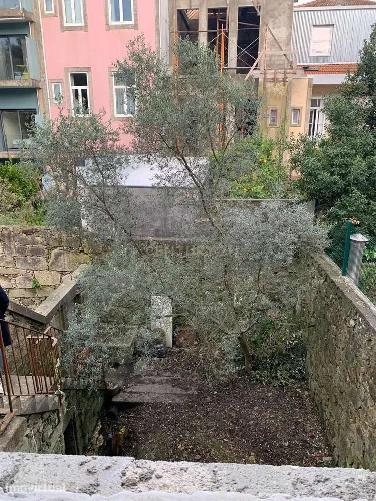 Moradia com jardim 3 pisos + mezzanine - Projeto Aprovado  junto à fac - Grande imagem: 5/25