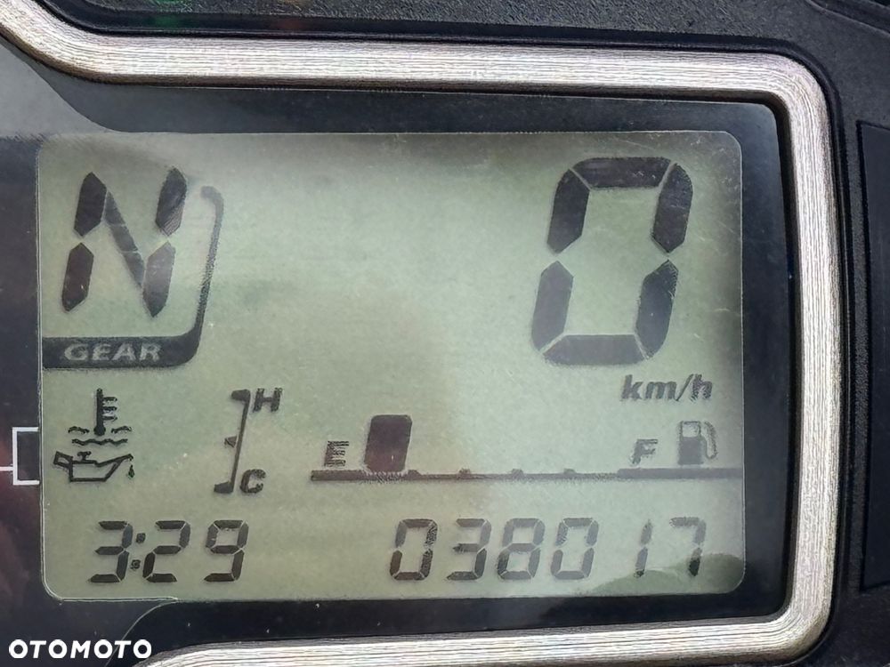 Suzuki GSR - 25