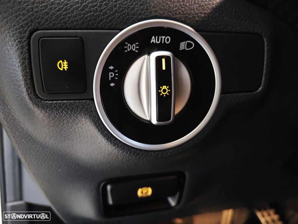 Mercedes-Benz A 180 (BlueEFFICIENCY) 7G-DCT AMG Sport - 30