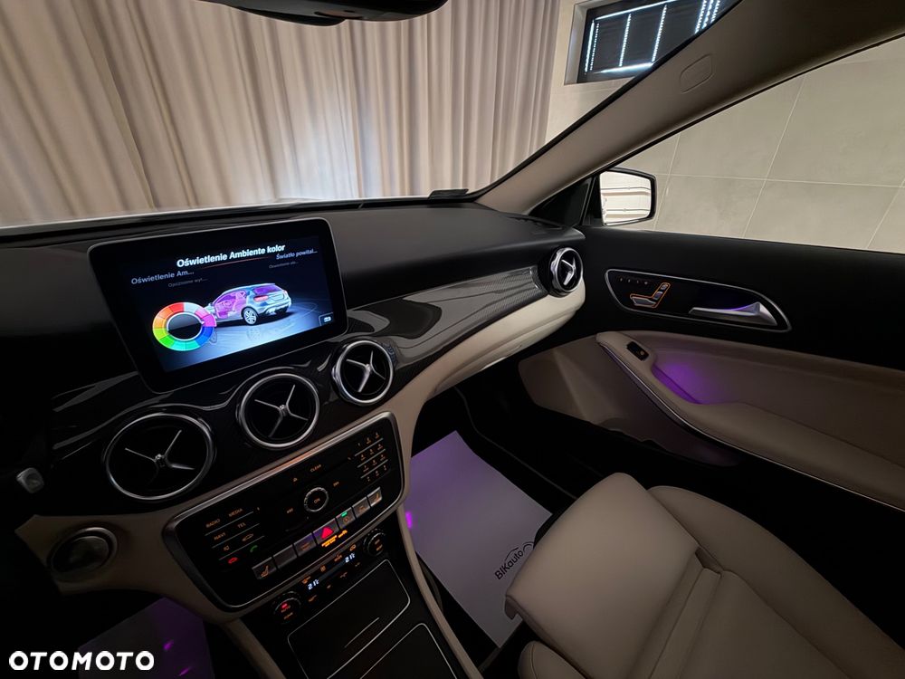 Mercedes-Benz GLA 200 7G-DCT - 15