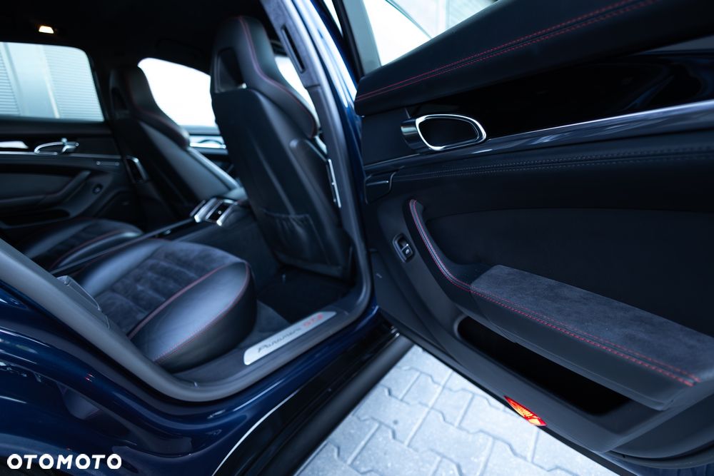 Porsche Panamera GTS PDK - 20