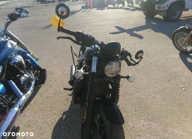 Triumph Bonneville Bobber - 13