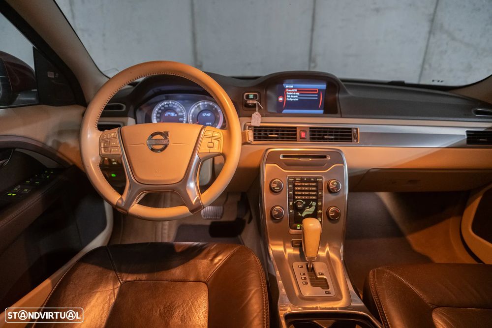 Volvo XC 70 2.4 D3 Momentum Geartronic - 17