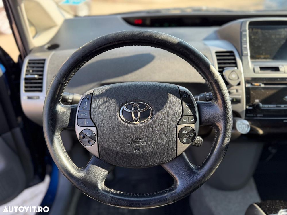Toyota Prius (Hybrid) Sol - 8