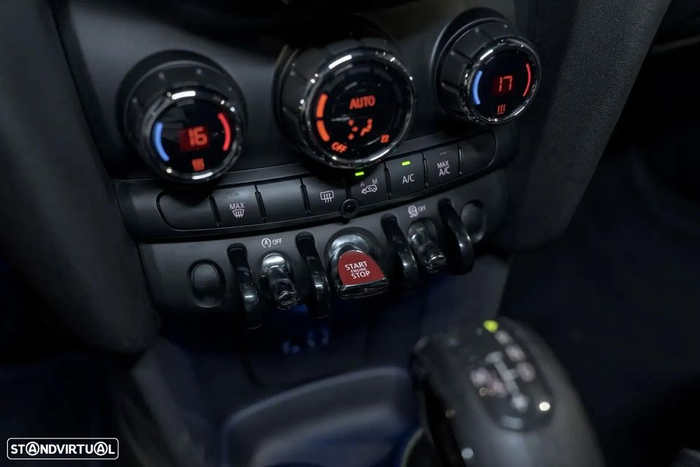 MINI 5 Portas Cooper D Auto - 17