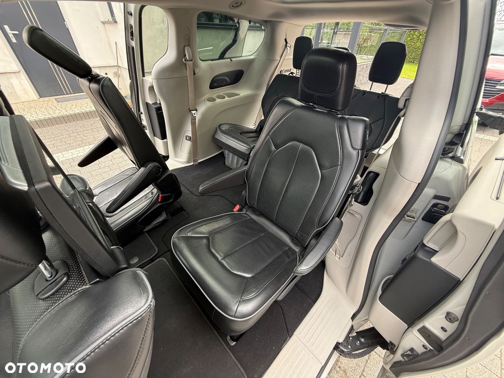 Chrysler Pacifica - 13