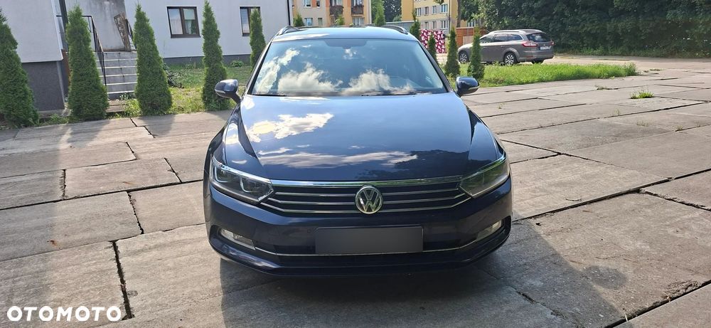 Volkswagen Passat - 1