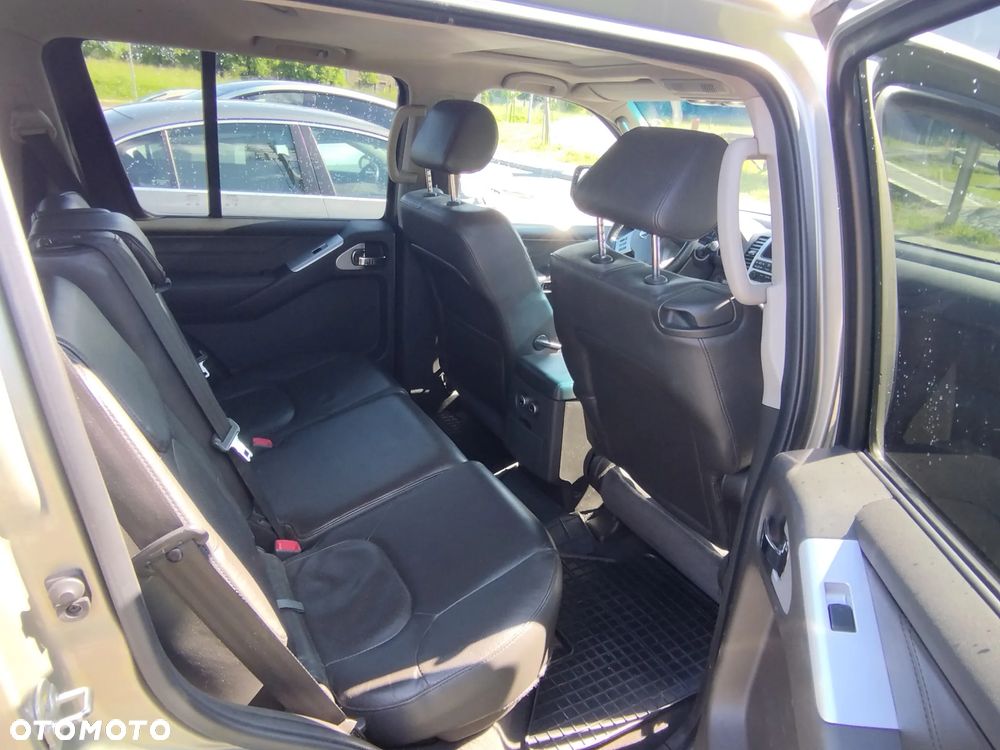 Nissan Pathfinder 2.5 DCi Platinum - 11