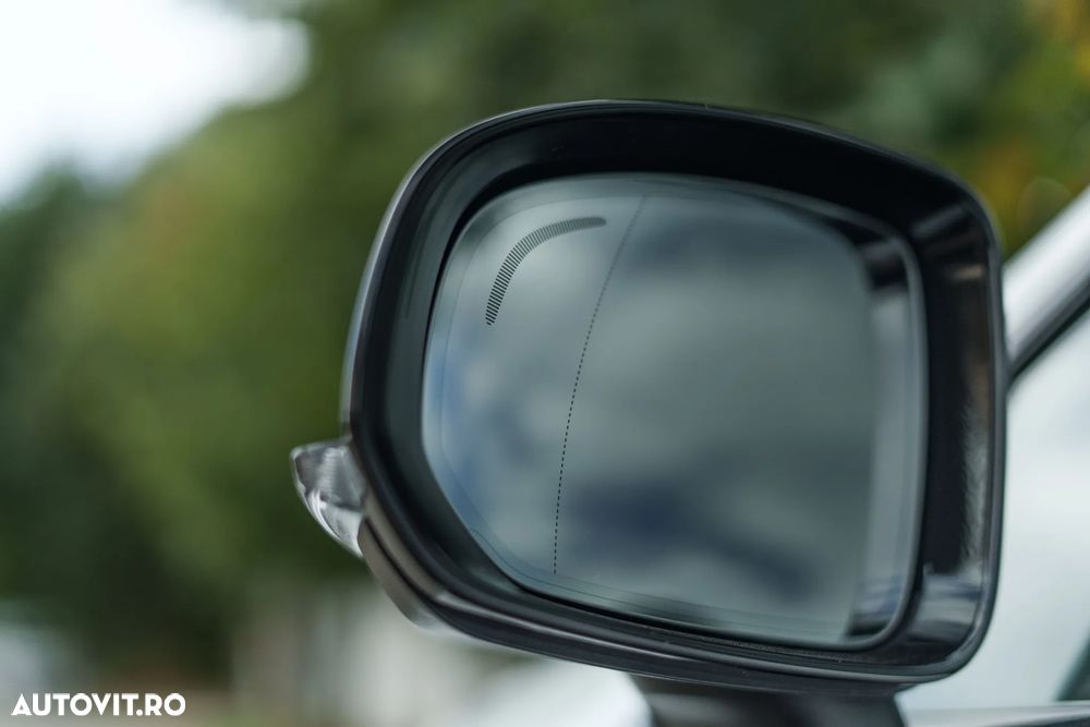 Volvo XC 60 B4 MHEV R-Design - 9