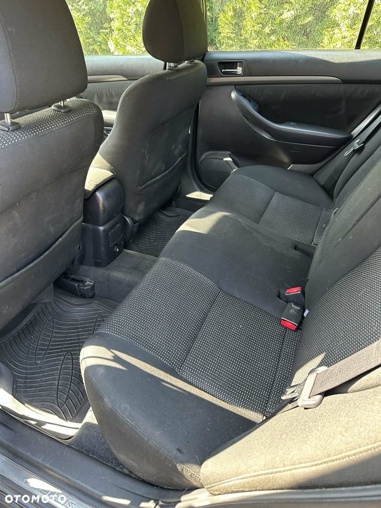 Toyota Avensis - 6
